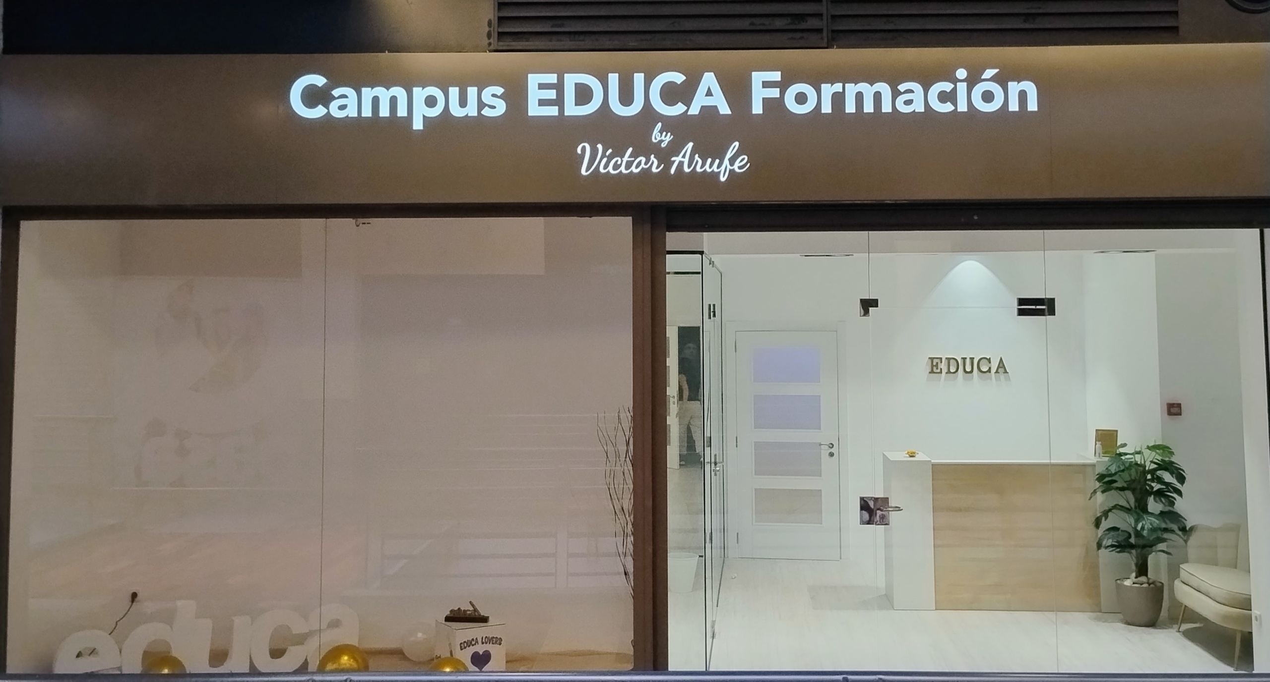 Fachada Academia de Alto Rendimiento Campus EDUCA Preparación de Oposiciones Docentes